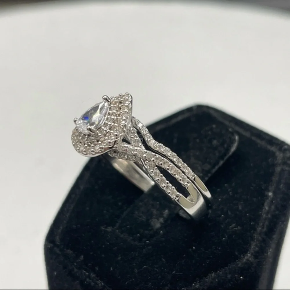 925 Sterling Silver Pear Cut Diamond 2 Band Wedding‎ Ring Set 9
